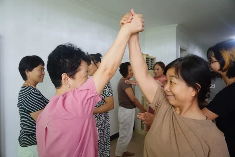家政姐妹一起参与社群活动